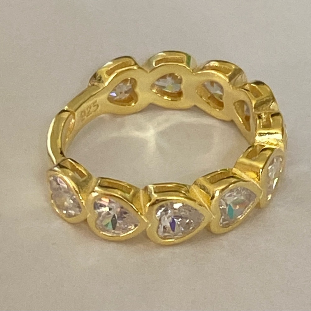925 Silver band ring 5.5 heart clear cz stones 18k yellow gold plated - Picture 2 of 6